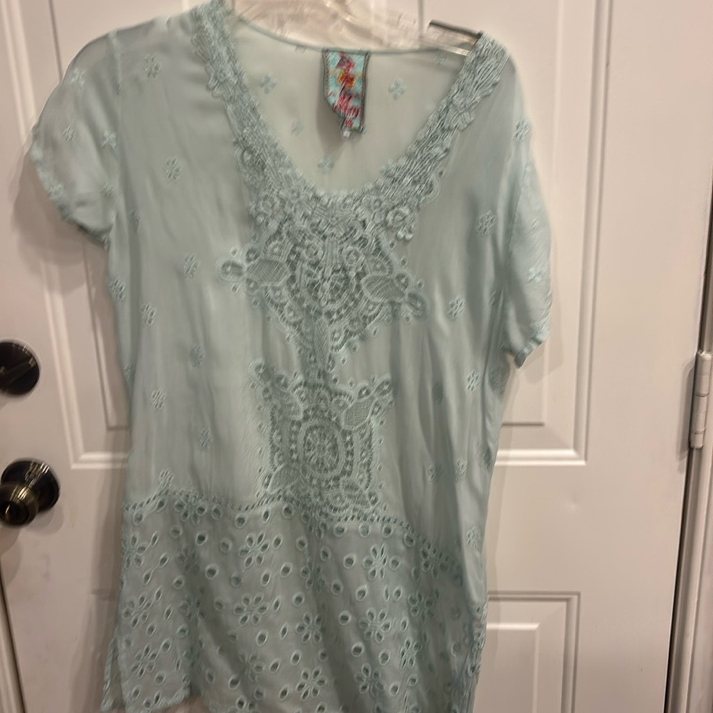 Johnny Was top size Small.   Capsleeve